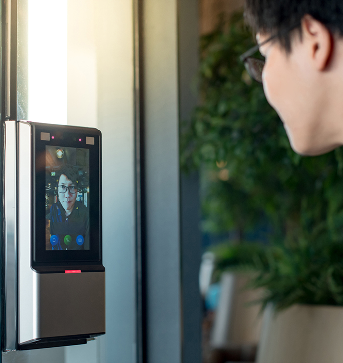 Access control screen with face recognition