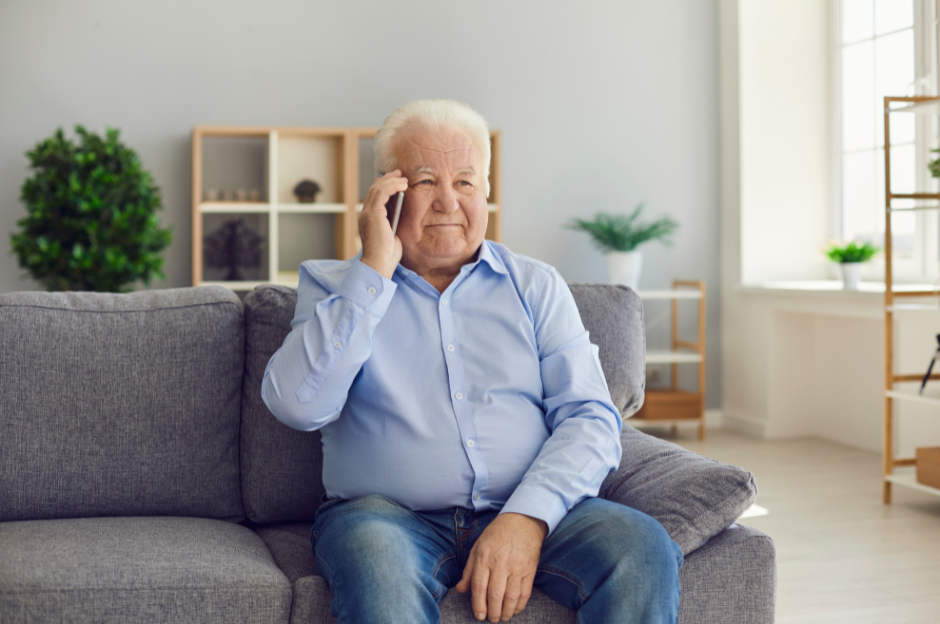 5 tips for staying in touch with elderly relatives