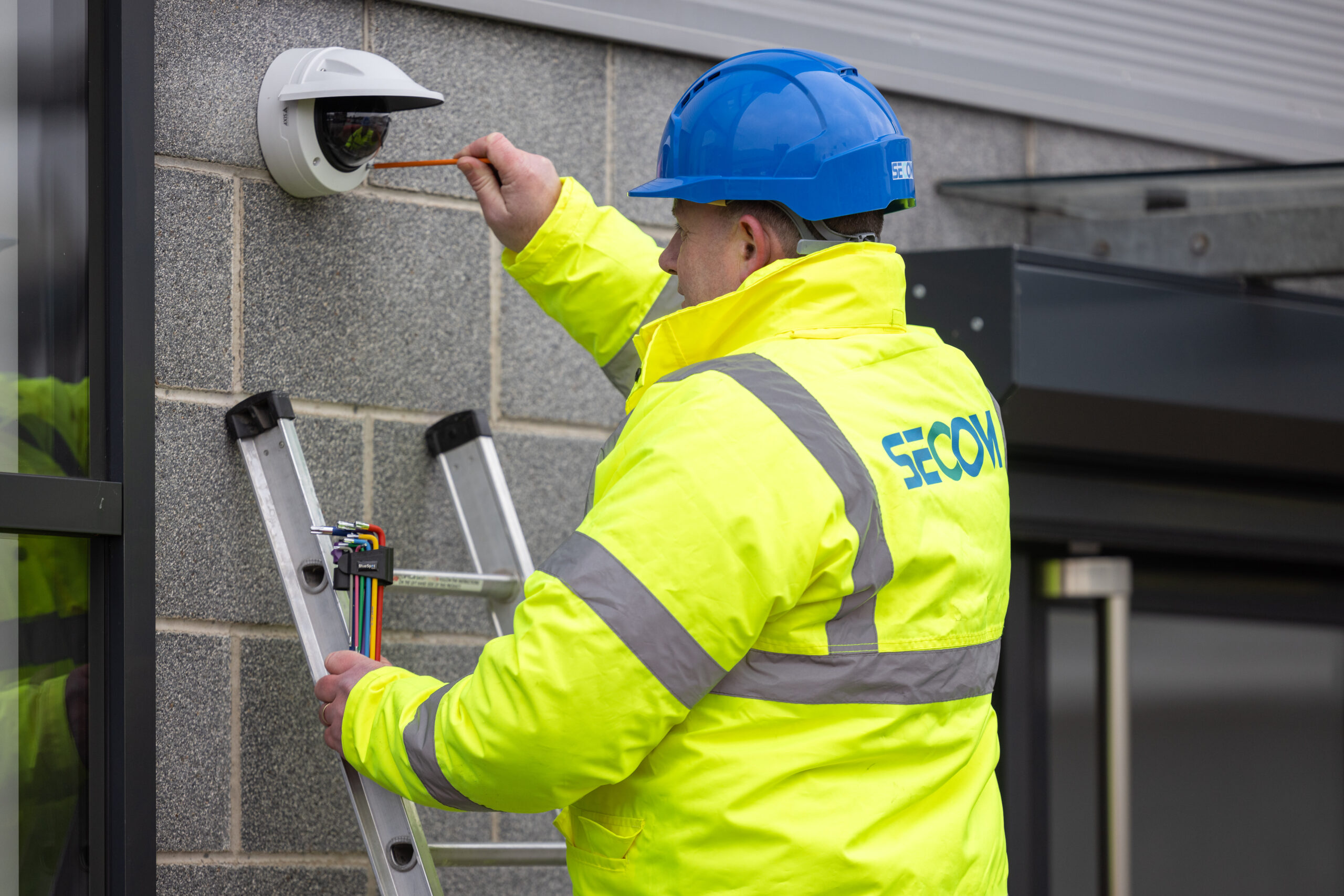 How to Choose the Right Commercial CCTV Installer